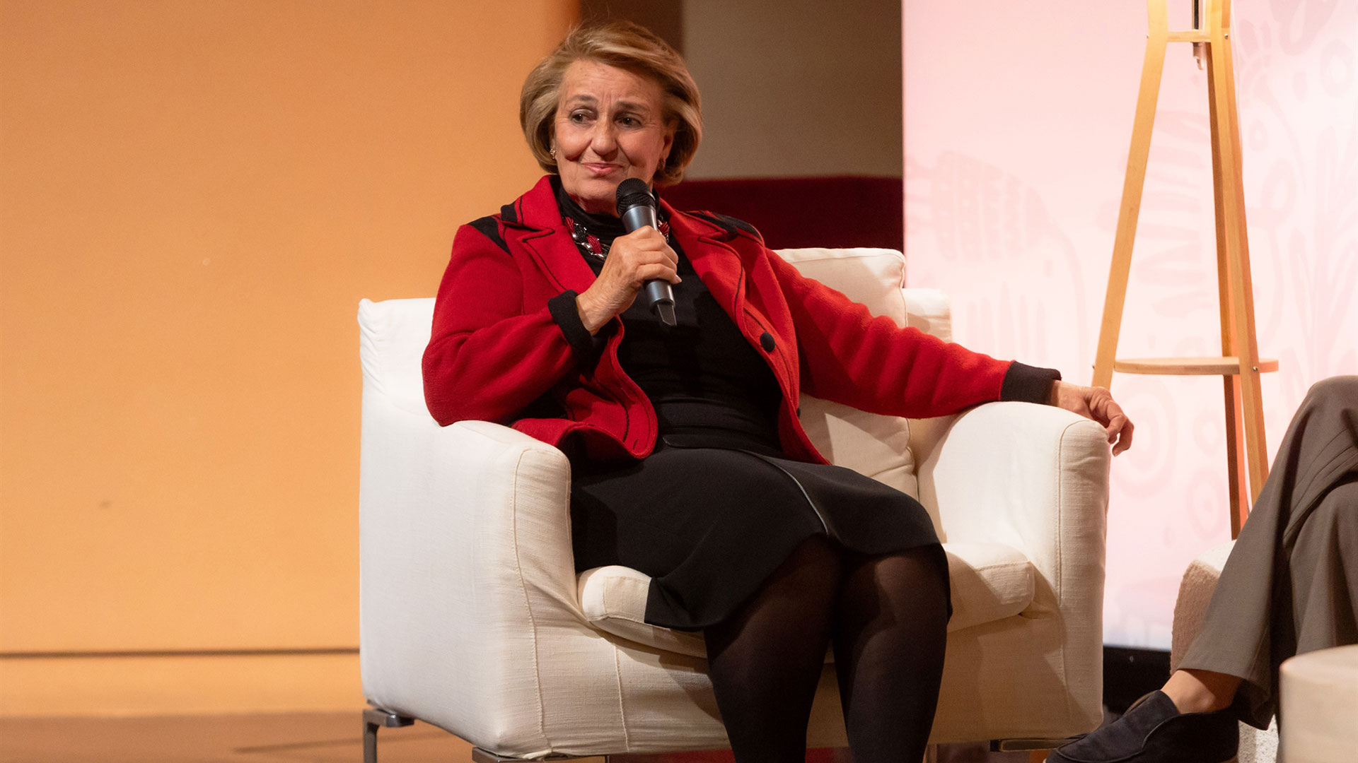 «Ρωτάω για να καταλάβω τον κόσμο», παιδικό βιβλίο-πυξίδα για μια περίπλοκη εποχή-1