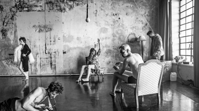 στην-αβυσσο-οι-ταξιδευτές-αναζητού-563523280