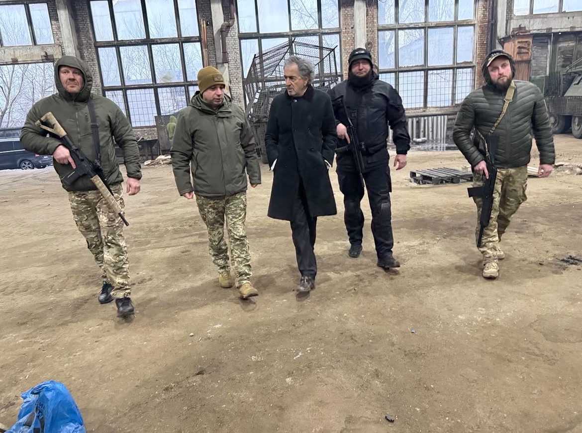 Τώρα οδηγώ drones, στην ειρήνη γράφω ποιήματα-2