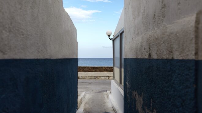 η-άμμος-και-το-πόδι-του-χρόνου-563494960