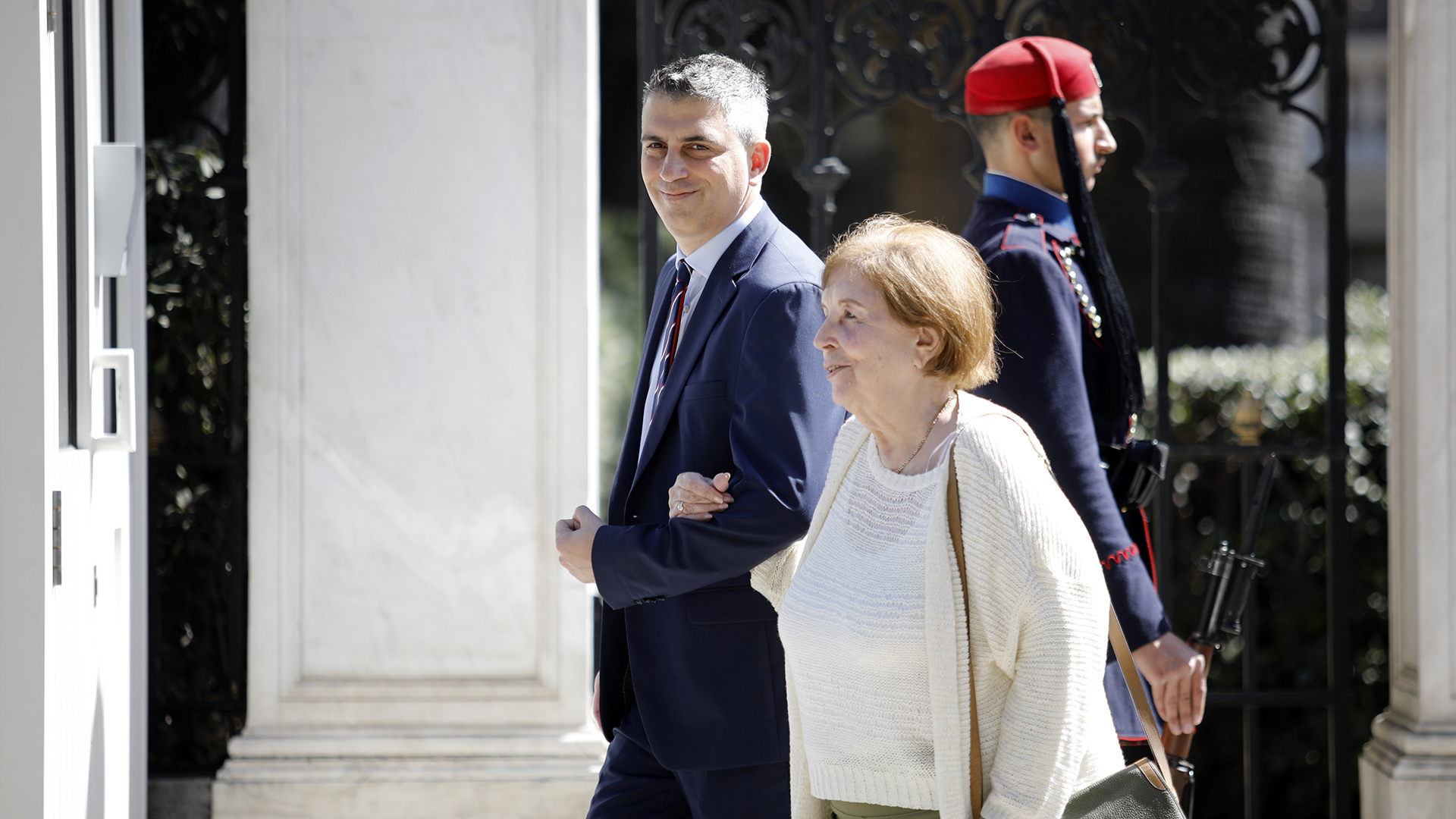 Φωτογραφικά στιγμιότυπα από την ορκωμοσία των νέων μελών της κυβέρνησης-7