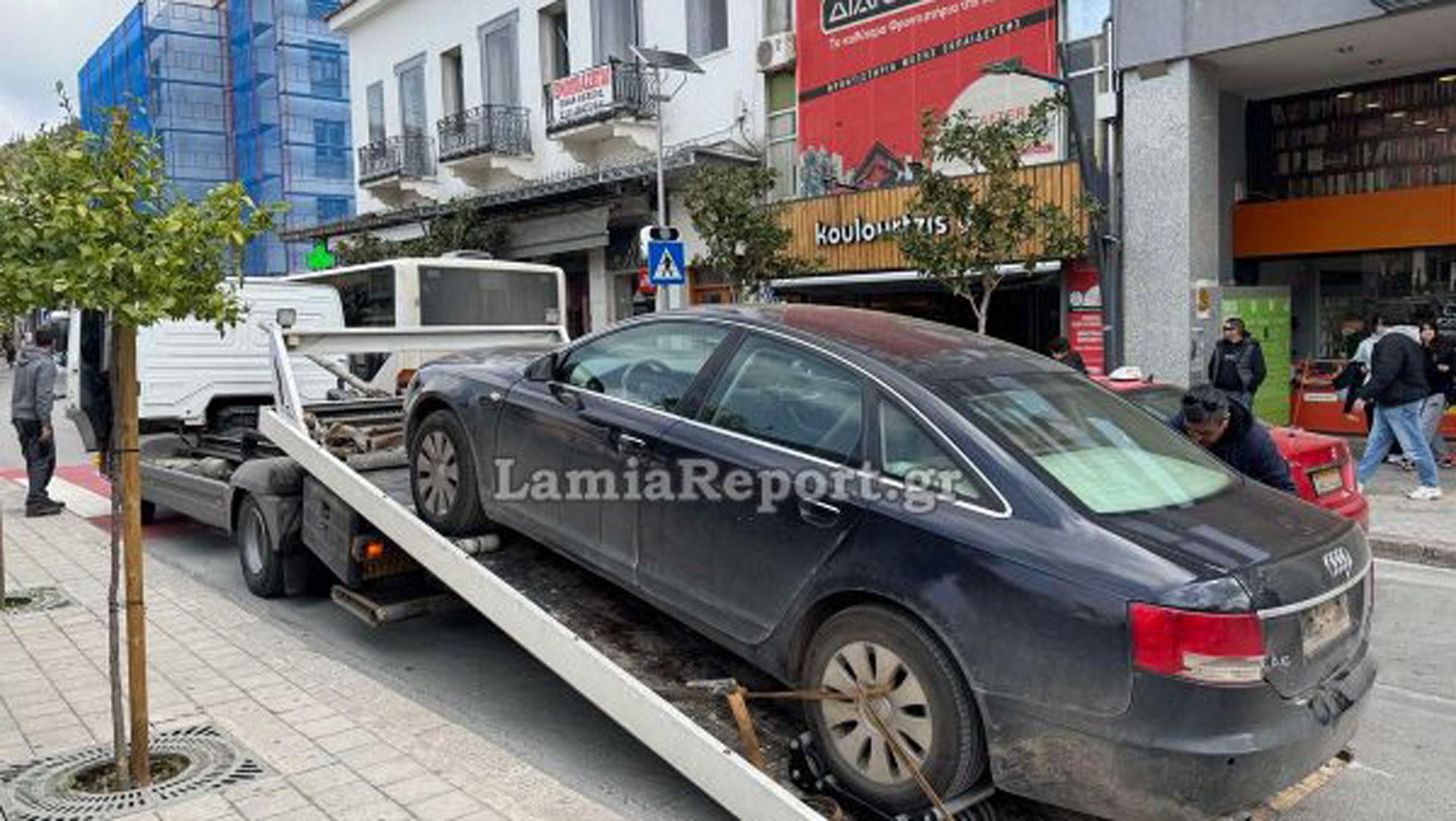 Λαμία: Αρχιμανδρίτης επιτέθηκε σε αστυνομικούς που αφαίρεσαν τις πινακίδες του Ι.Χ. του-2