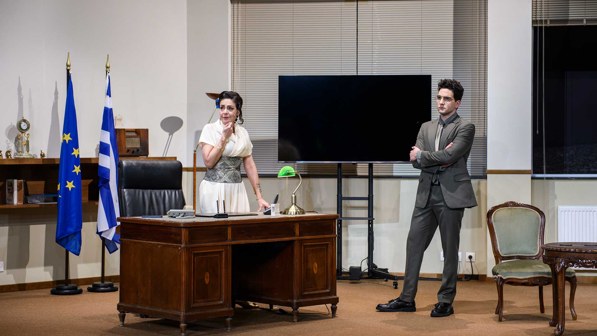 Ο κόσμος έχει ανάγκη από γέλιο και happy end-1