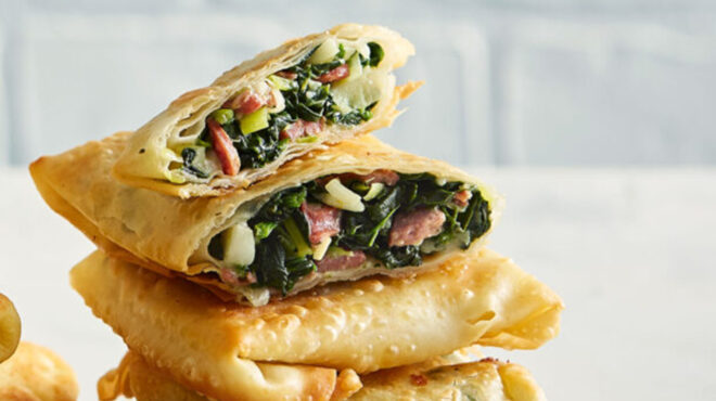 γκιοζλεμέδες-με-πράσα-χόρτα-και-λουκά-563503078