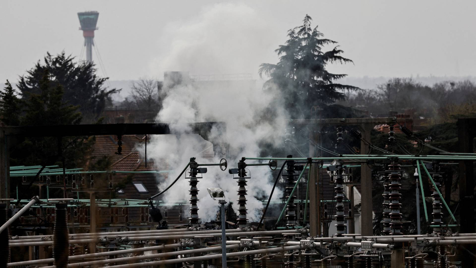 Βρετανία: «Ερημο» το αεροδρόμιο Χίθροου – Ερευνες για τα αίτια της πυρκαγιάς-7