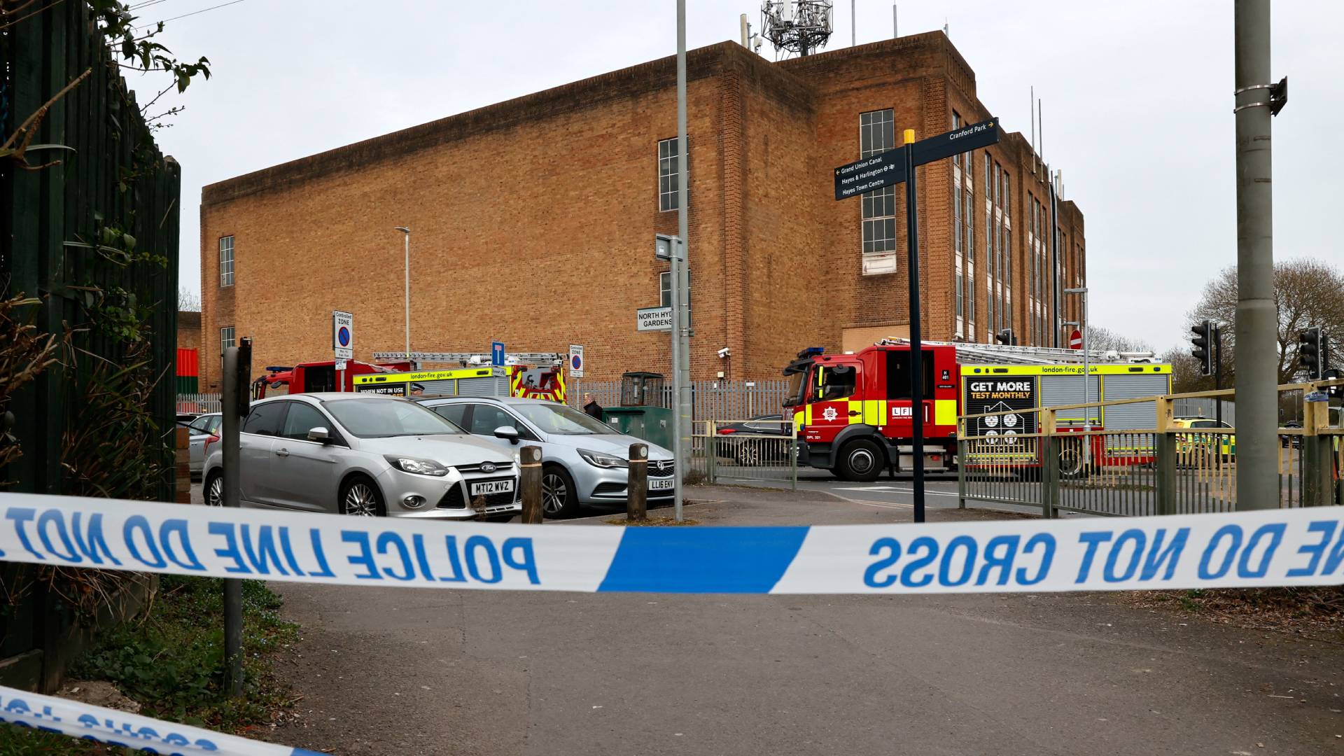 Βρετανία: «Ερημο» το αεροδρόμιο Χίθροου – Ερευνες για τα αίτια της πυρκαγιάς-2