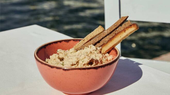 η-περίφημη-ταραμοσαλάτα-της-μαριωρής-563496649