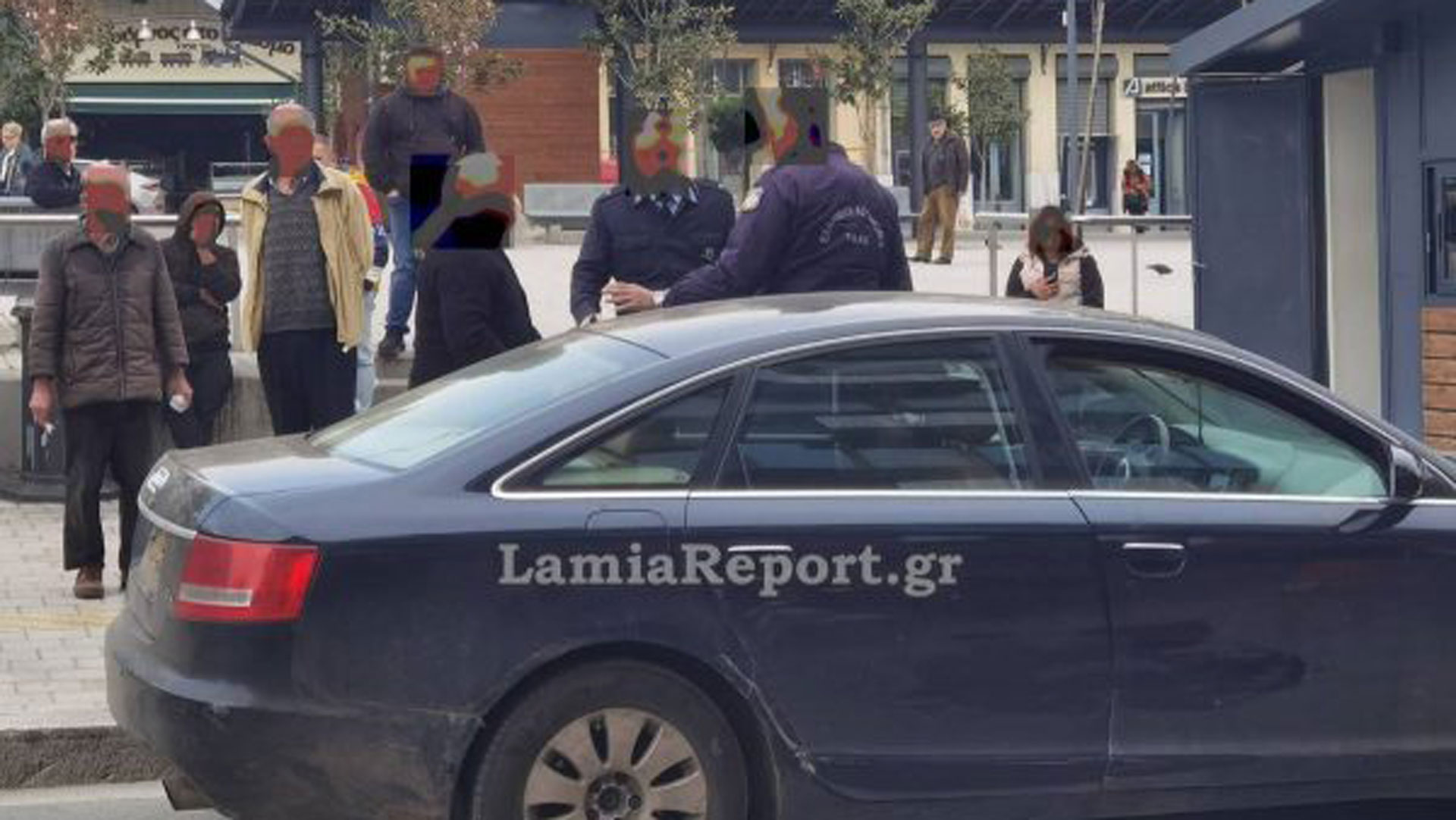 Λαμία: Αρχιμανδρίτης επιτέθηκε σε αστυνομικούς που αφαίρεσαν τις πινακίδες του Ι.Χ. του-1