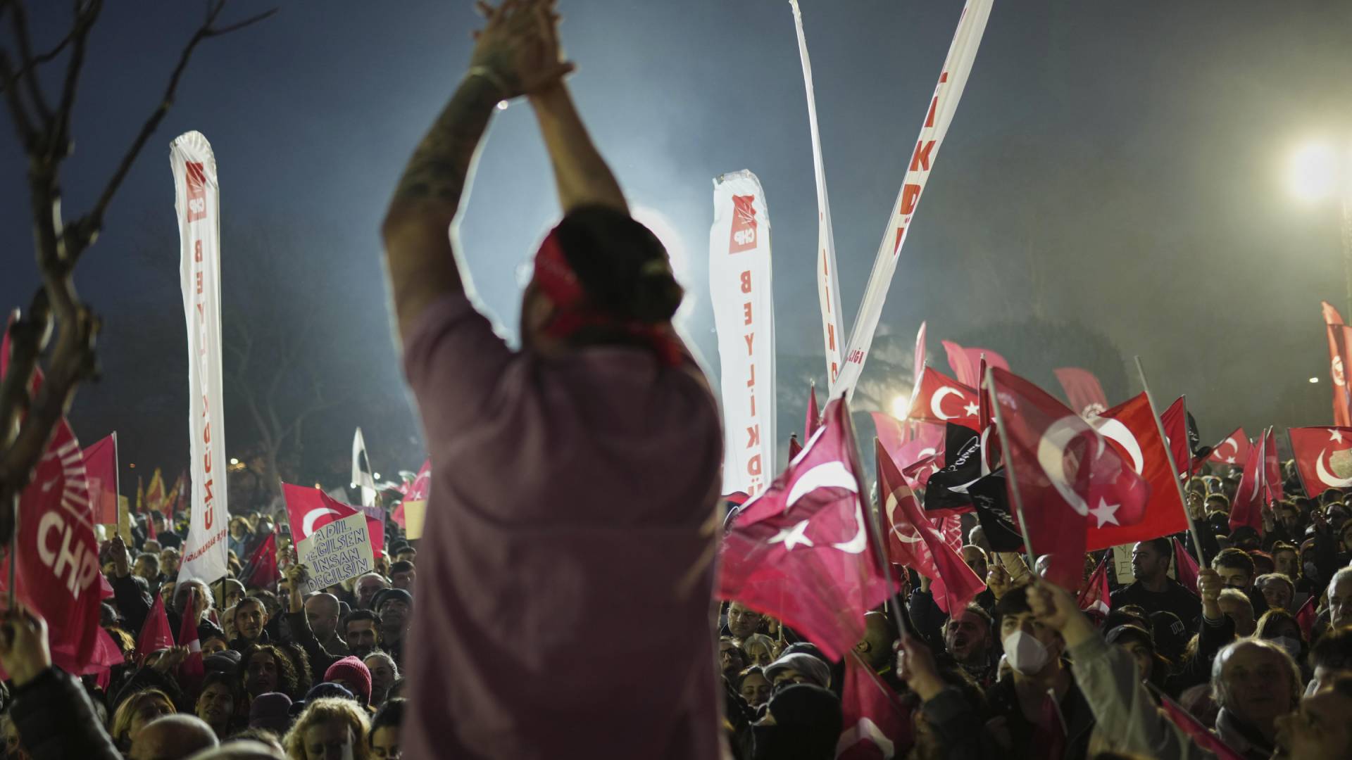 Κωνσταντινούπολη: Νέο μήνυμα από τον Ιμάμογλου – Χιλιάδες στους δρόμους-1