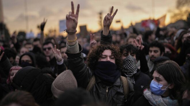 κωνσταντινούπολη-πλαστικές-σφαίρες-563524864