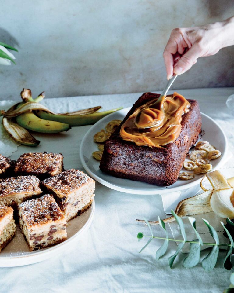 κέικ-μπανάνας-με-αλμυρή-καραμέλα-και-μ-563523709