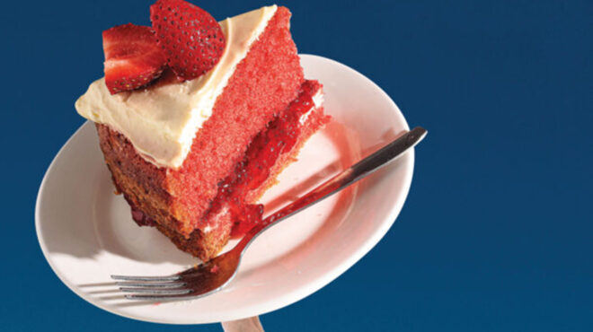 κέικ-red-velvet-με-επικάλυψη-από-φυτικό-τυρί-κρ-563507371