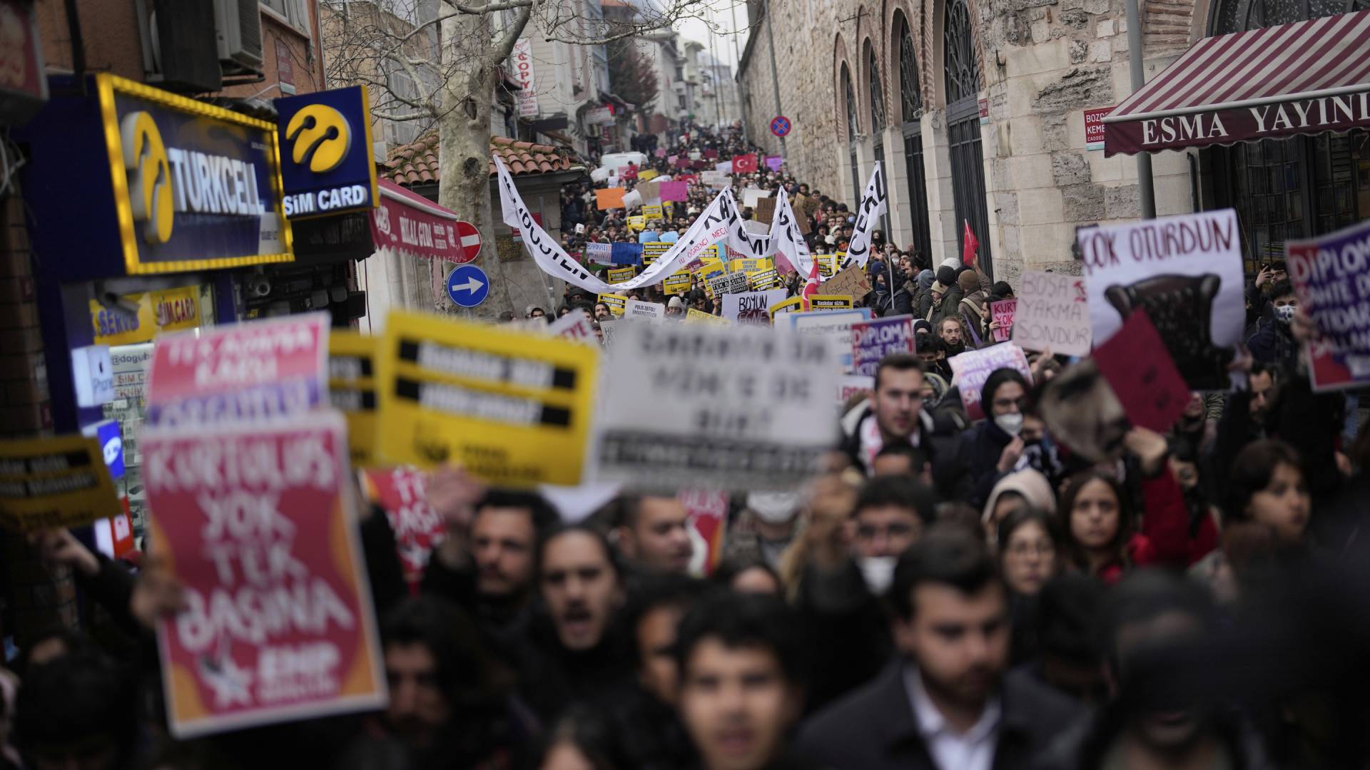 Τουρκία: «Η εξουσία νομίζει ότι δικαιούται τα πάντα» – Ο Ιμάμογλου κατέθεσε, οι διαδηλώσεις συνεχίζονται-1