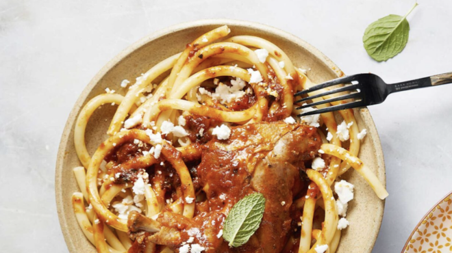 κοτόπουλο-κοκκινιστό-με-ξινομυζήθρα-563510038