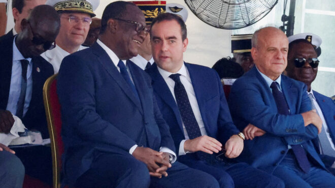 στο-παρίσι-οι-υπουργοί-αμυνας-των-πέντ-563503540