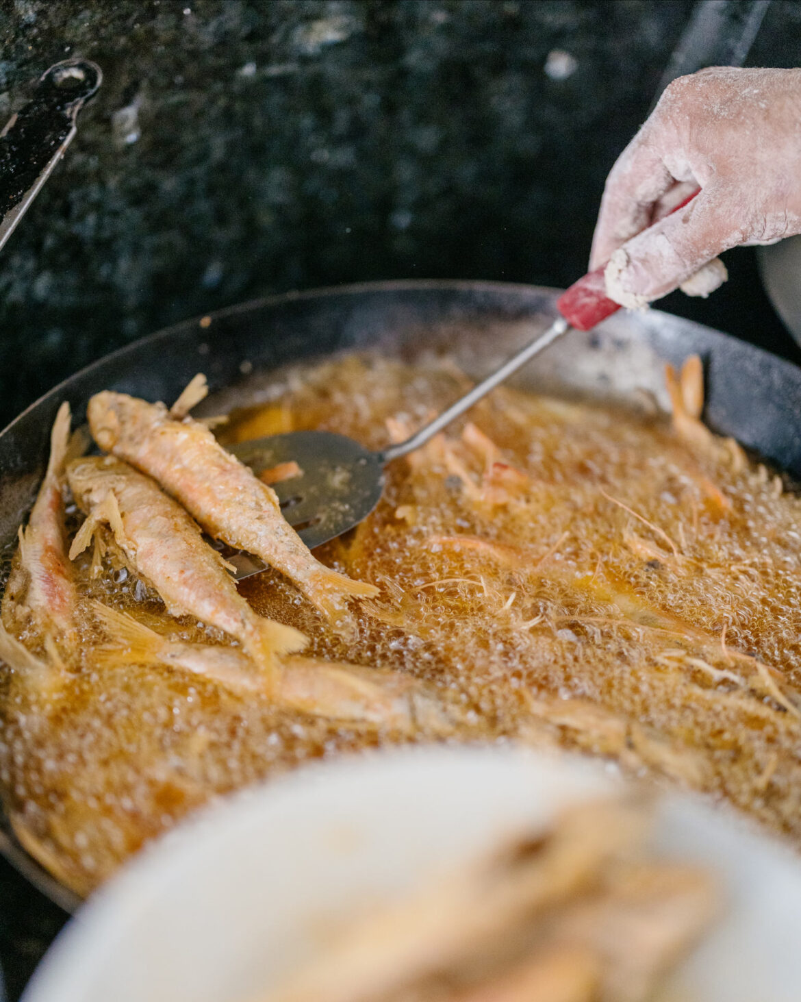 25η Μαρτίου: στα τηγανιτζίδικα της Αθήνας για μπακαλιάρο και άλλα τηγανητά ψαράκια-1