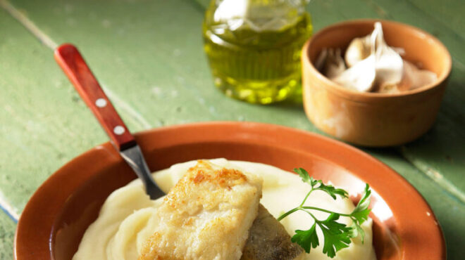 σκορδαλιά-12-συνταγές-για-το-απαραίτητο-563529730