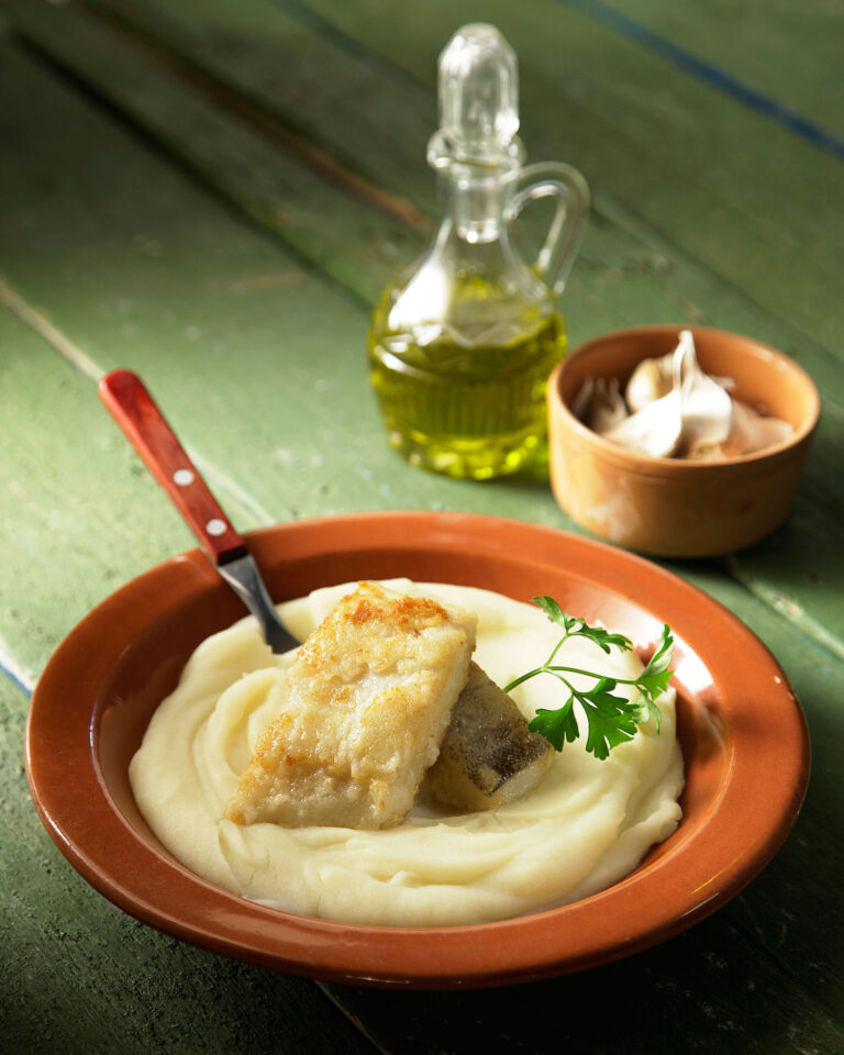 σκορδαλιά-12-συνταγές-για-το-απαραίτητο-563529730