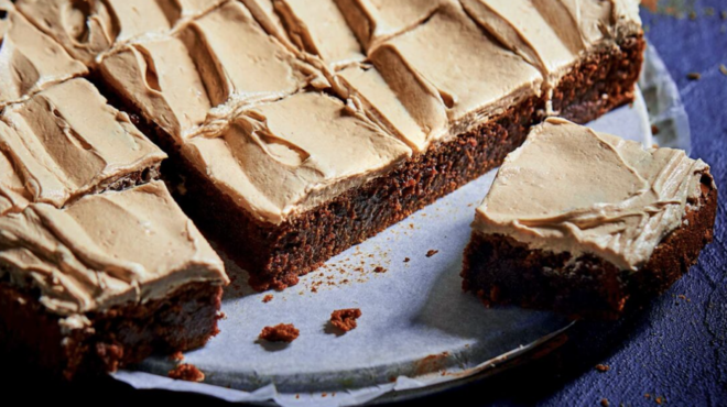 μπράουνι-με-επικάλυψη-με-ρούμι-563518342