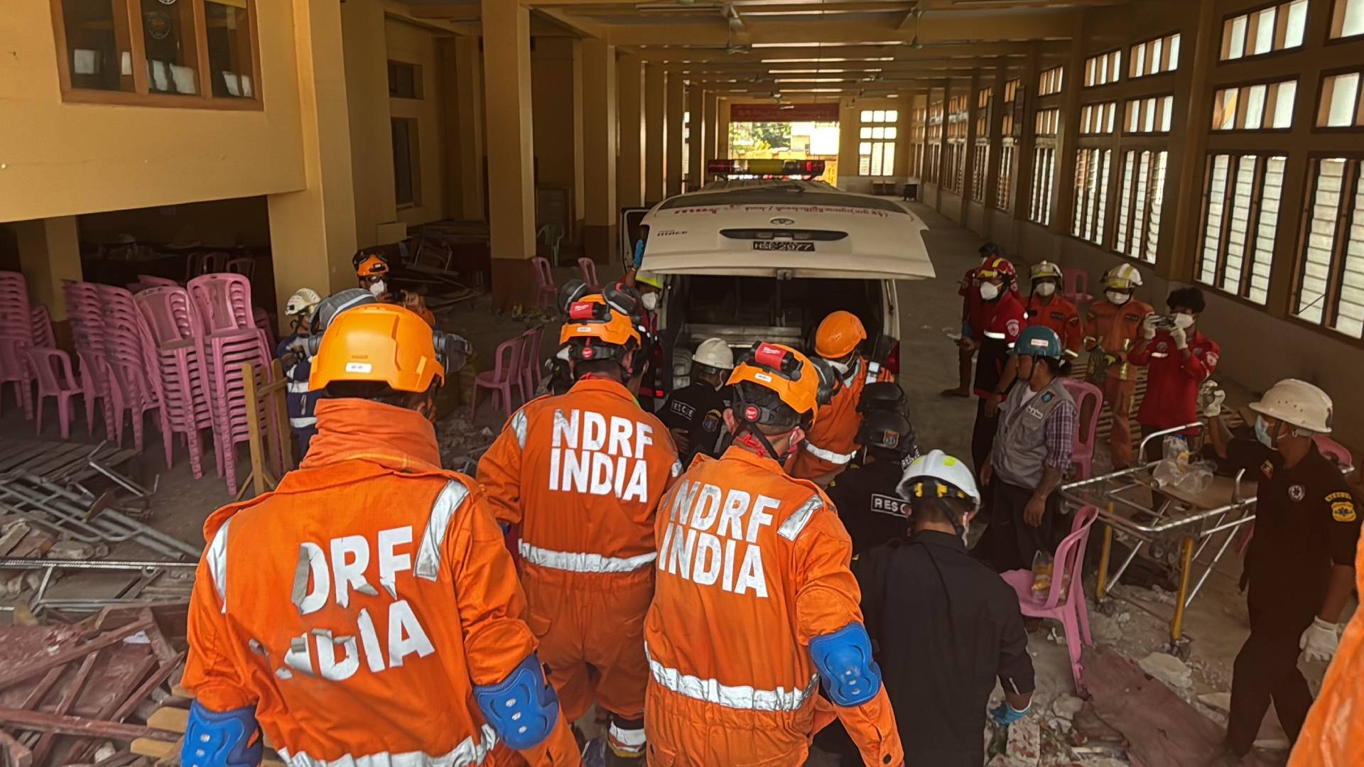 Μιανμάρ: Ξεπέρασαν τους 2.000 οι νεκροί του σεισμού – Σημάδια ζωής στον ουρανοξύστη της Μπανγκόκ-4