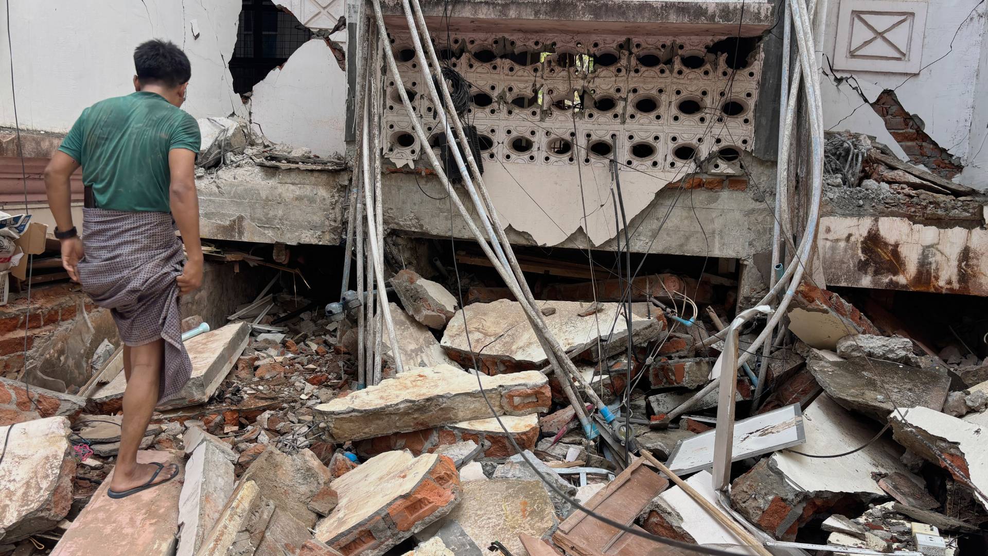 Σεισμός 7,7 Ρίχτερ στη Μιανμάρ: Μάχη με τον χρόνο για τους εγκλωβισμένους-1