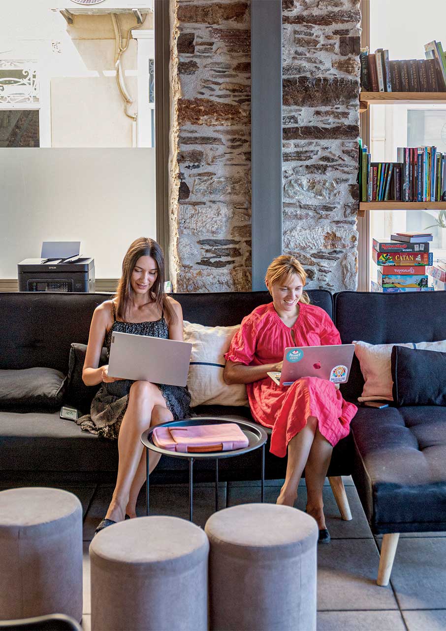 Από την Αυστραλία στις Κυκλάδες: Η παγκόσμια κοινότητα της Σύρου-2