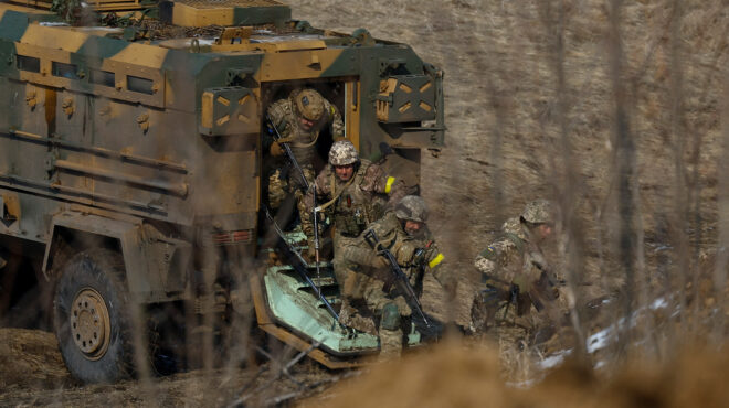 ουκρανός-αξιωματούχος-ο-τραμπ-ωθεί-το-563497129