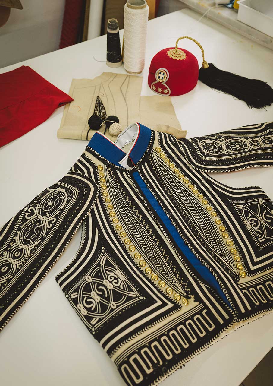 Ευζωνική στολή: Η παράδοση ραμμένη στο χέρι-1