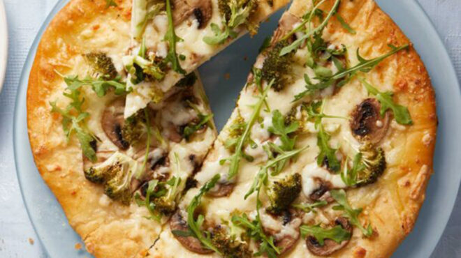 πίτσα-bianca-με-μανιτάρια-και-μπροκολίνα-563498848