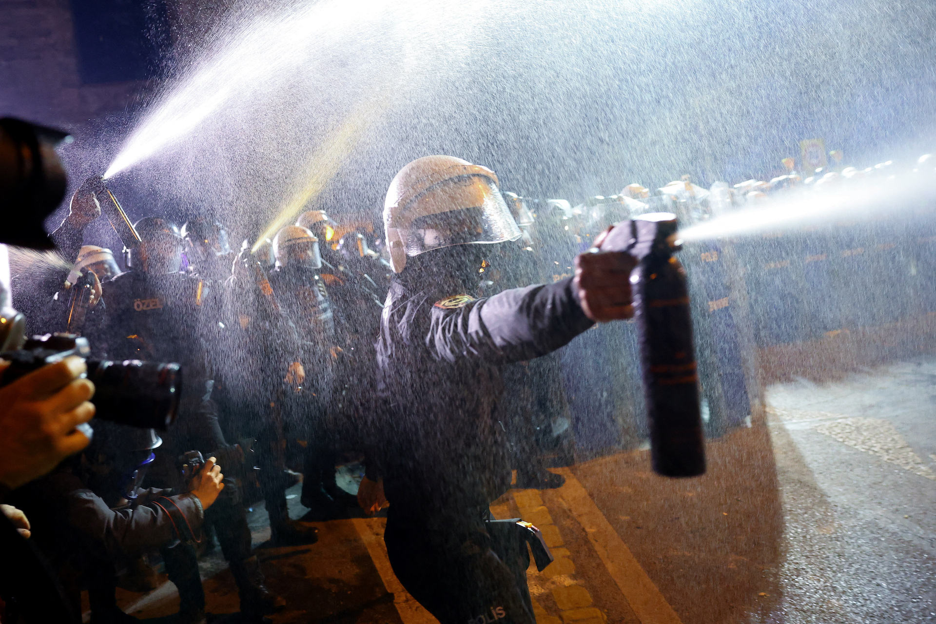 «Βράζει» η Τουρκία: Χιλιάδες διαδηλωτές παραμένουν στους δρόμους για τον Ιμάμογλου-2