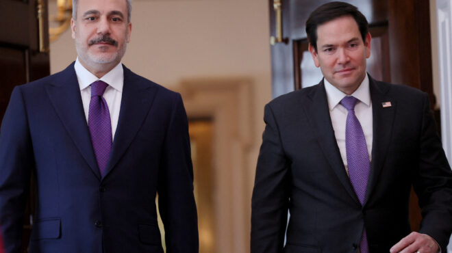 οι-απειλές-ερντογάν-φέρνουν-πιο-κοντά-563539015