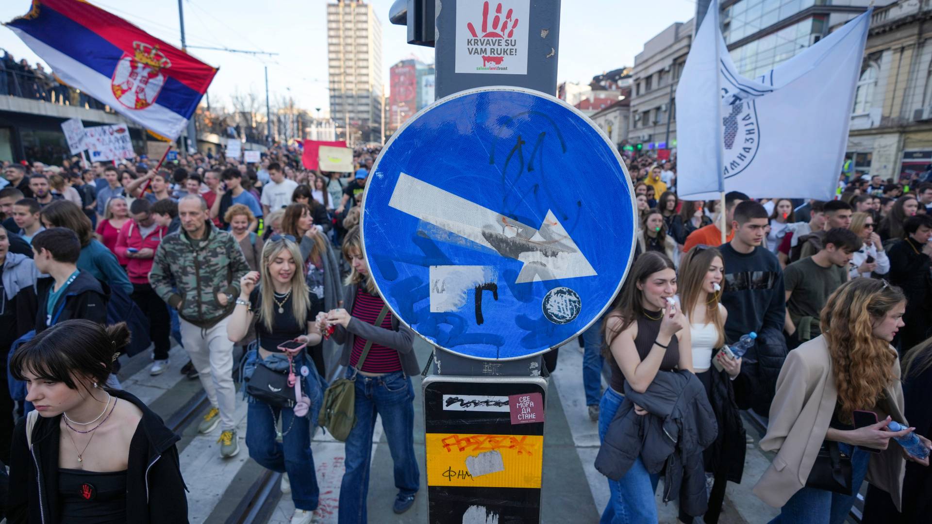 Σερβία: Πορεία στο Βελιγράδι κατά Βούτσιτς, στη μνήμη των νεκρών του Νόβι Σαντ-2