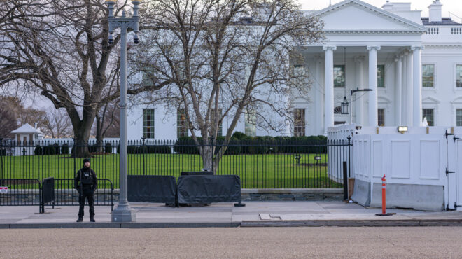 πυροβολισμοί-κοντά-στον-λευκό-οίκο-563507125