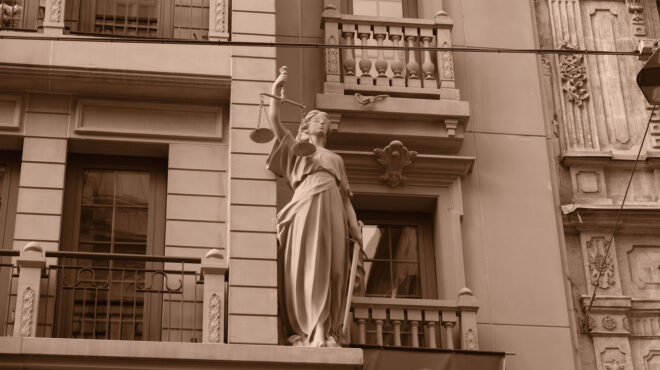 οι-ελληνες-δικηγόροι-καταδικάζουν-τι-563530537