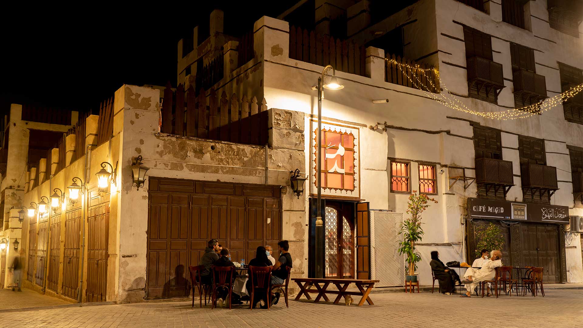 Η Τζέντα των αντιθέσεων: Από το προσκύνημα στην Μπιενάλε-2