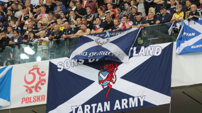 φίλαθλοι-της-σκωτίας-προσφέρουν-5-000-λίρ-563520820