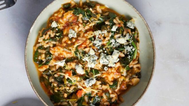 σπανακόρυζο-με-μπλε-τυρί-563511589