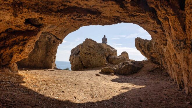 στα-μονοπάτια-της-ιστορίας-γύρω-από-τη-563497528