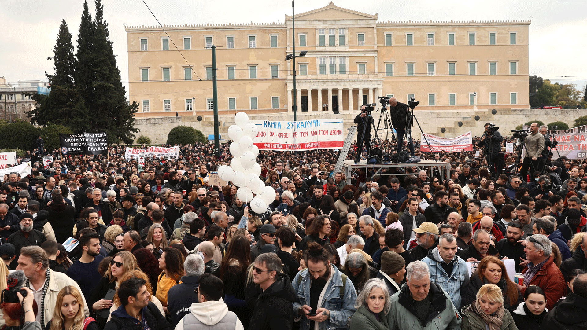 διασταυρούμενα-πυρά-μετά-τις-συγκεντ-563495176