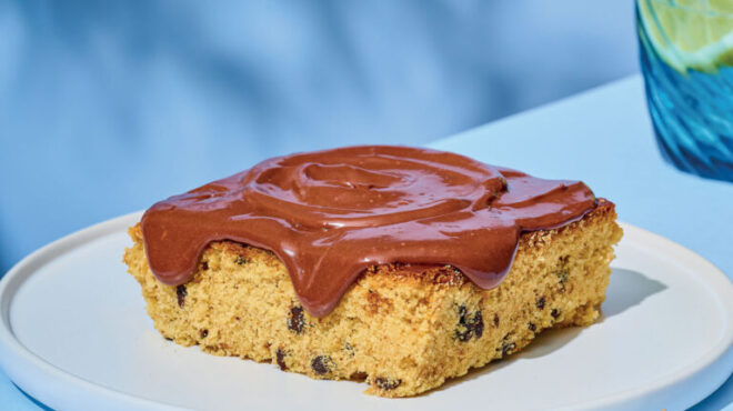 ταχινόπιτα-κέικ-με-γλάσο-σοκολάτας-νη-563523691