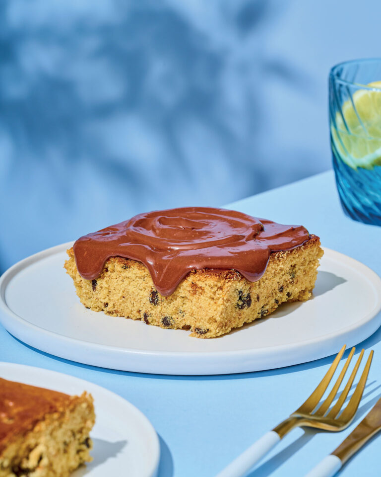 ταχινόπιτα-κέικ-με-γλάσο-σοκολάτας-νη-563523691