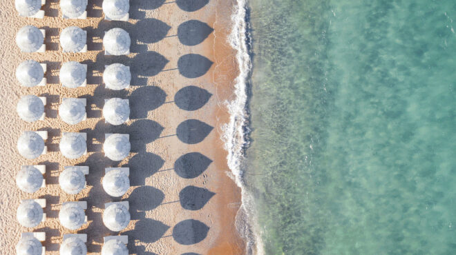 πόσο-κόσμο-αντέχουν-οι-παραλίες-563503390