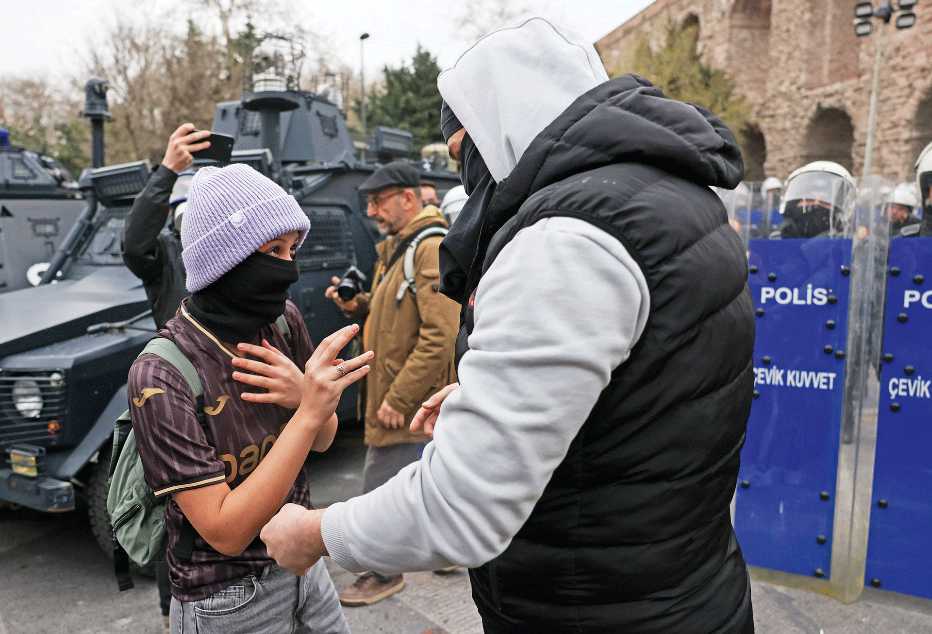 Πόσο θα αντέξουν οι εικοσάρηδες;-2