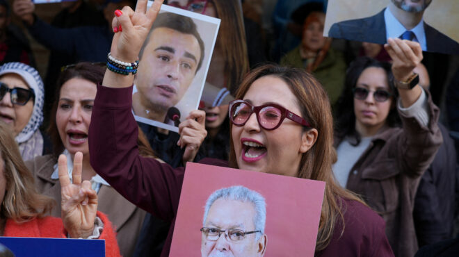 χιλιάδες-γιατροί-απεργούν-στην-τυνησ-563525833