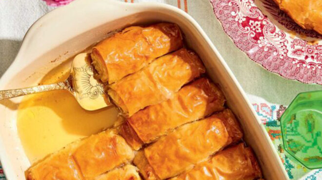 μπουρέκια-με-μυζήθρα-σιροπιαστά-από-τ-563509636