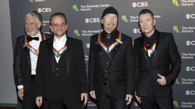 u2-η-ύψιστη-διάκριση-για-τη-συνεισφορά-τ-563524726