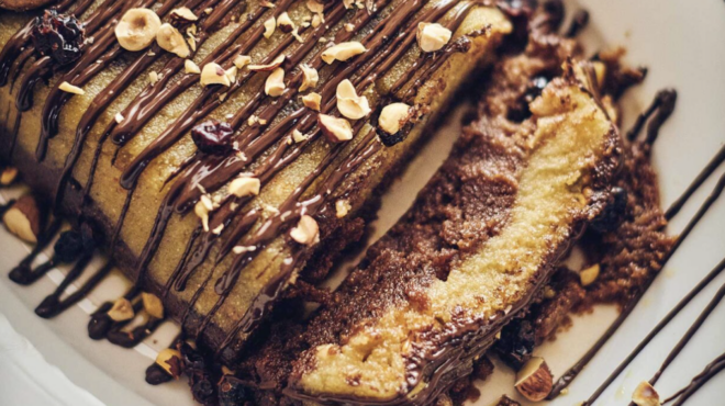 χαλβάς-σιμιγδαλένιος-διώροφος-με-μία-563503741