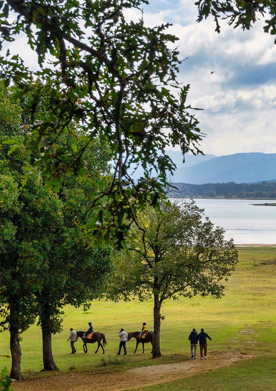 Ολα όσα αξίζει να κάνετε στα Αγραφα και τη Λίμνη Πλαστήρα την άνοιξη-1