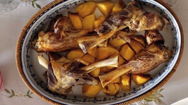 αρνάκι-με-πατάτες-στον-φούρνο-563573188