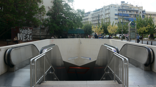 αμπελόκηποι-καπνοί-στις-κυλιόμενες-σ-563586811